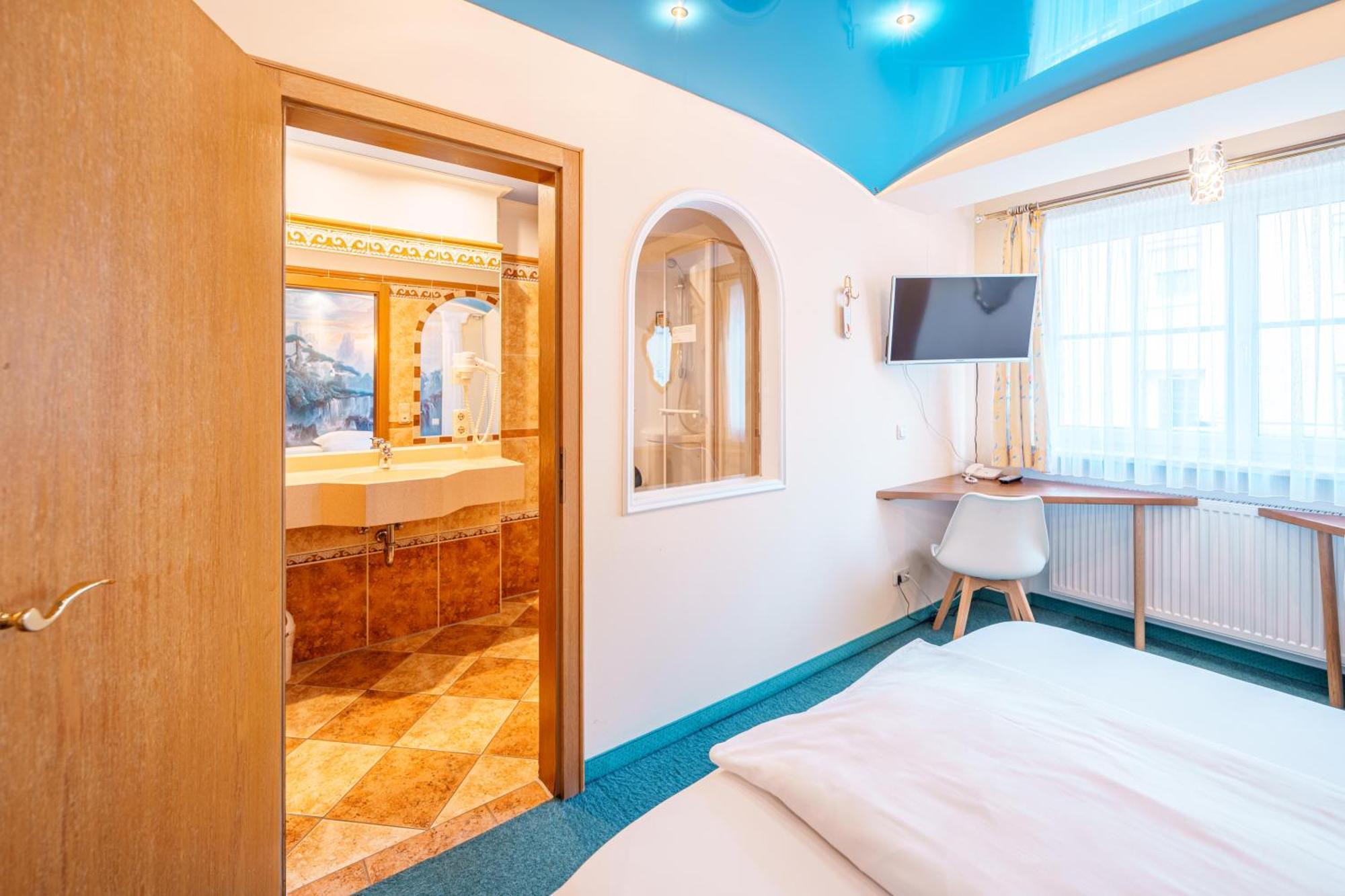 Koenig Ludwig Design Hotel Neu Zimmer Mit Sauna Oder Whirlpool Oder Mehr Altötting Екстериор снимка